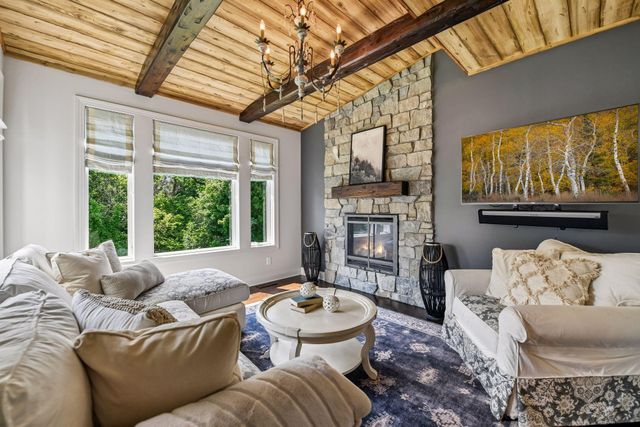 9690 Sky Lane, Eden Prairie, MN 55347