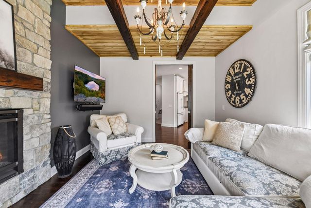 9690 Sky Lane, Eden Prairie, MN 55347