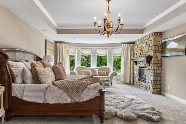 9690 Sky Lane, Eden Prairie, MN 55347