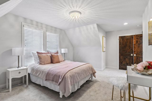 9690 Sky Lane, Eden Prairie, MN 55347