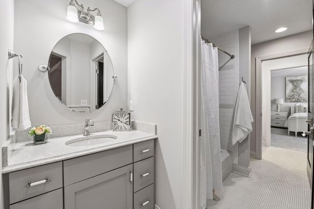 9690 Sky Lane, Eden Prairie, MN 55347
