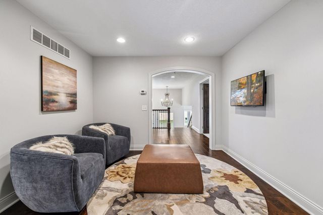 9690 Sky Lane, Eden Prairie, MN 55347