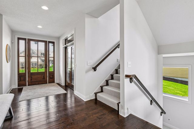 9690 Sky Lane, Eden Prairie, MN 55347