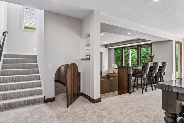9690 Sky Lane, Eden Prairie, MN 55347