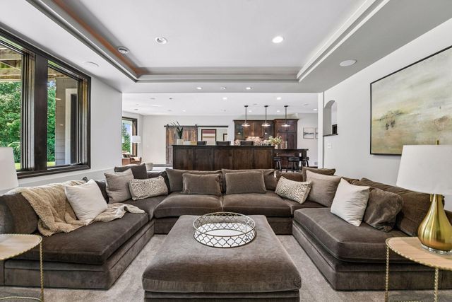 9690 Sky Lane, Eden Prairie, MN 55347