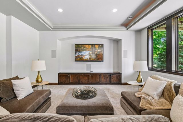 9690 Sky Lane, Eden Prairie, MN 55347