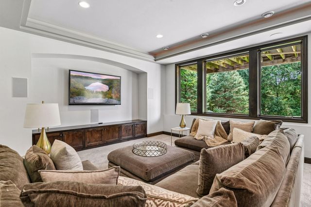 9690 Sky Lane, Eden Prairie, MN 55347