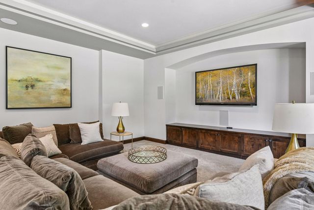 9690 Sky Lane, Eden Prairie, MN 55347