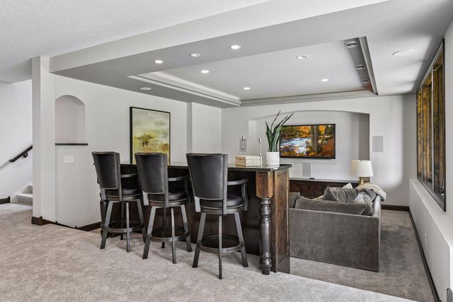 9690 Sky Lane, Eden Prairie, MN 55347