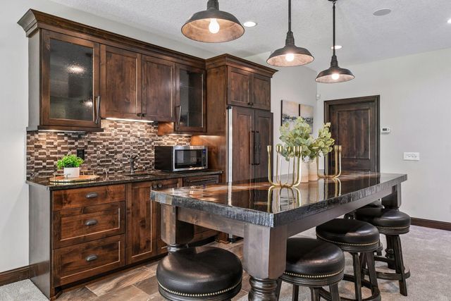 9690 Sky Lane, Eden Prairie, MN 55347