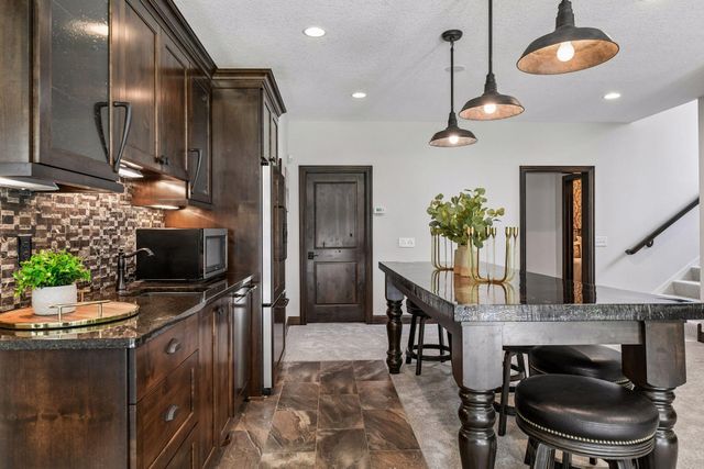 9690 Sky Lane, Eden Prairie, MN 55347