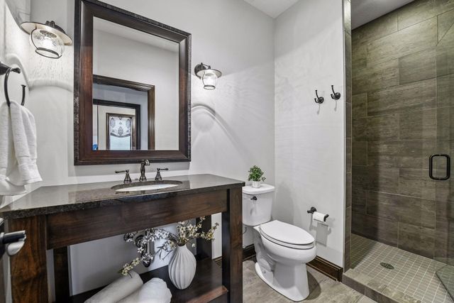 9690 Sky Lane, Eden Prairie, MN 55347