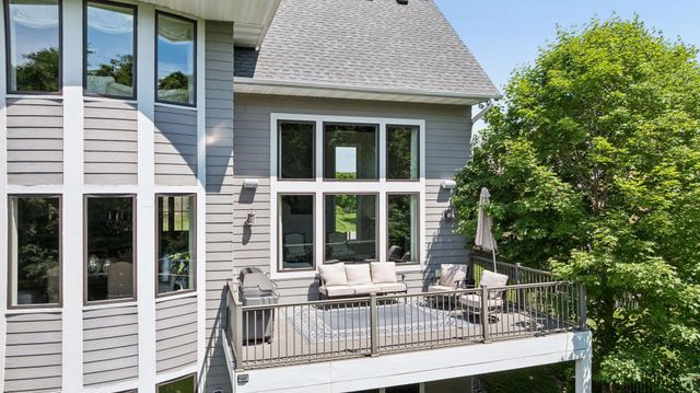 9690 Sky Lane, Eden Prairie, MN 55347