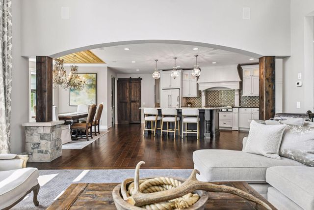 9690 Sky Lane, Eden Prairie, MN 55347