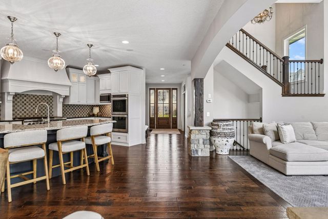 9690 Sky Lane, Eden Prairie, MN 55347
