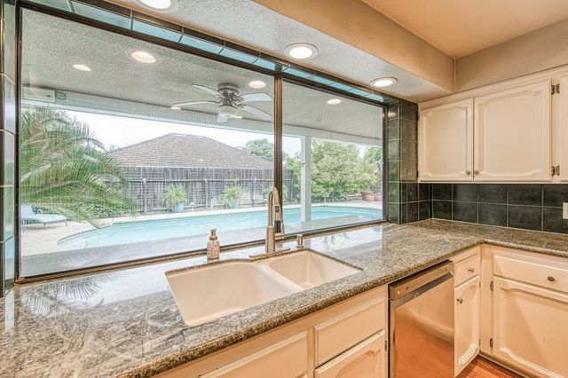 5284 N Pleasant Avenue, Fresno, CA 93711