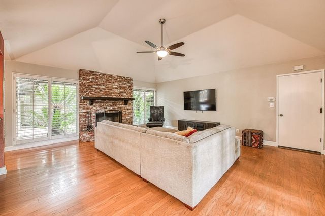 5284 N Pleasant Avenue, Fresno, CA 93711