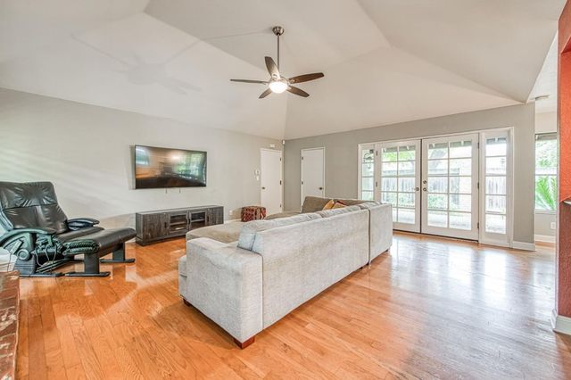 5284 N Pleasant Avenue, Fresno, CA 93711