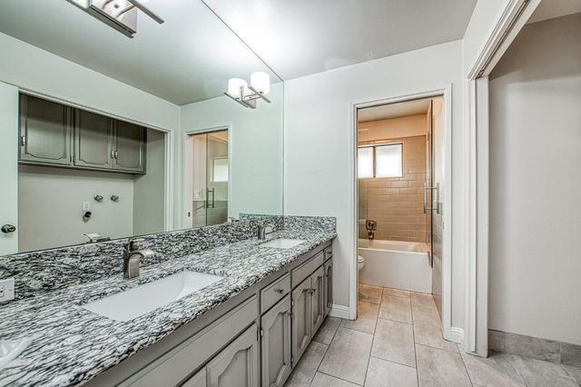 5284 N Pleasant Avenue, Fresno, CA 93711