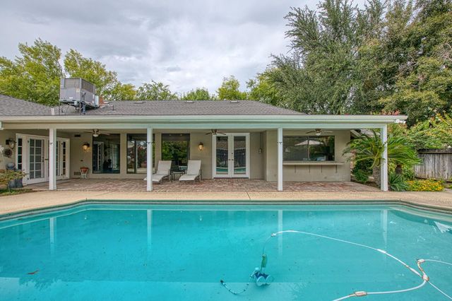5284 N Pleasant Avenue, Fresno, CA 93711