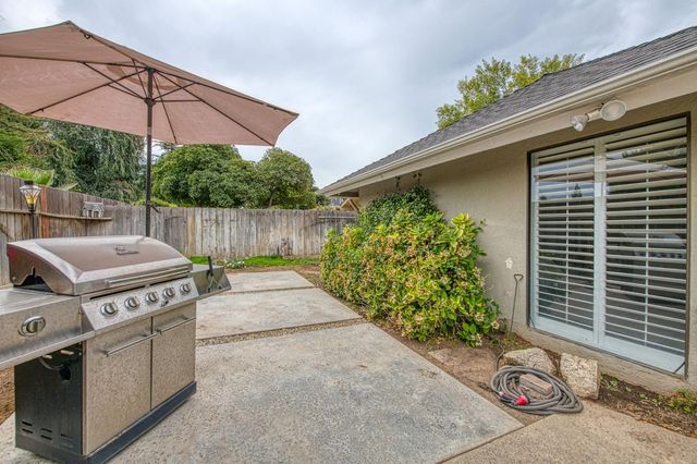 5284 N Pleasant Avenue, Fresno, CA 93711