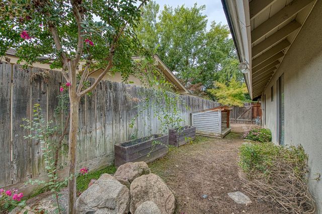 5284 N Pleasant Avenue, Fresno, CA 93711