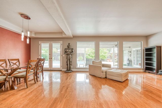 5284 N Pleasant Avenue, Fresno, CA 93711