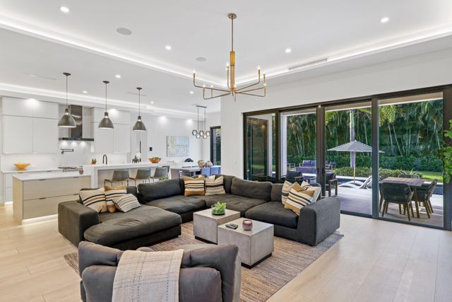 525 Whispering Pines Road, Boynton Beach, FL 33435