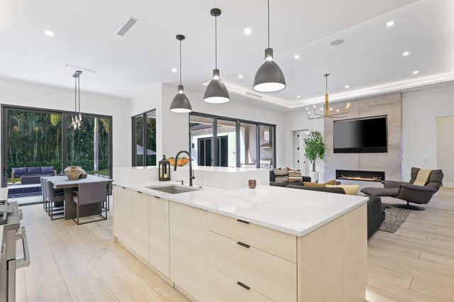 525 Whispering Pines Road, Boynton Beach, FL 33435