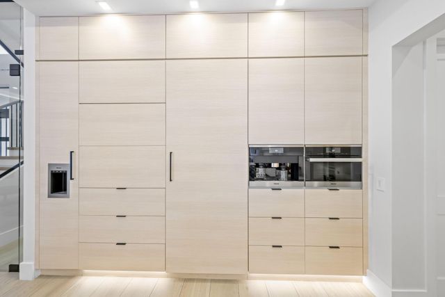 525 Whispering Pines Road, Boynton Beach, FL 33435