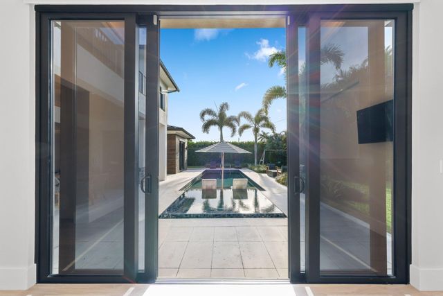 525 Whispering Pines Road, Boynton Beach, FL 33435