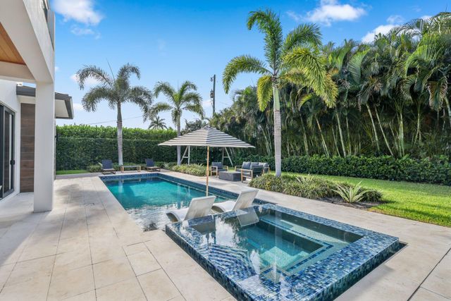 525 Whispering Pines Road, Boynton Beach, FL 33435