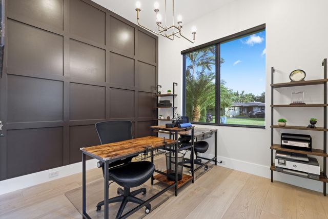 525 Whispering Pines Road, Boynton Beach, FL 33435