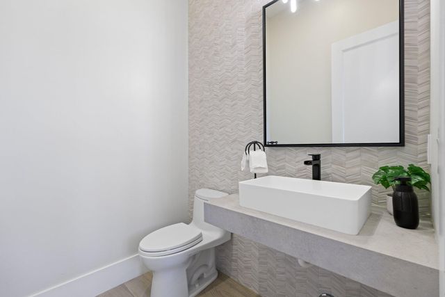 525 Whispering Pines Road, Boynton Beach, FL 33435