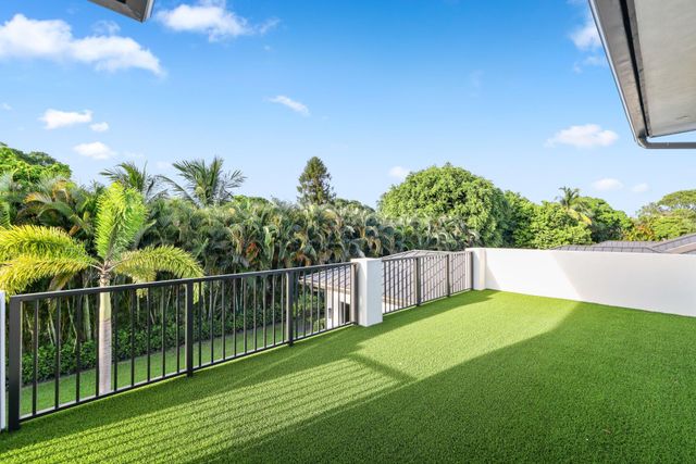 525 Whispering Pines Road, Boynton Beach, FL 33435