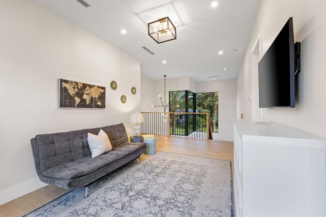 525 Whispering Pines Road, Boynton Beach, FL 33435