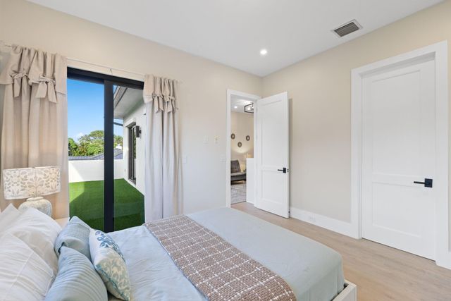 525 Whispering Pines Road, Boynton Beach, FL 33435