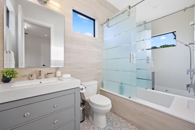 525 Whispering Pines Road, Boynton Beach, FL 33435