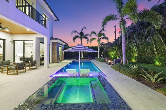 525 Whispering Pines Road, Boynton Beach, FL 33435