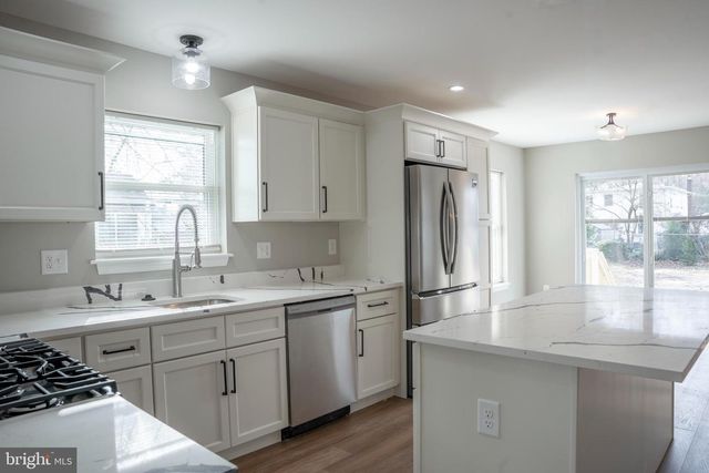 702 DELAWARE AVE, Riverside, NJ 08075