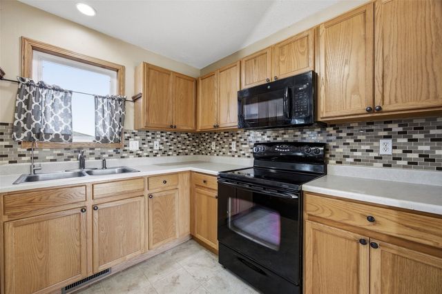 4070 Pinehurst Drive, Marion, IA 52302