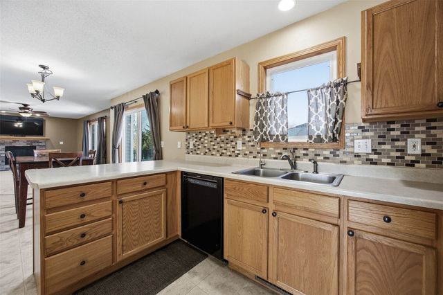 4070 Pinehurst Drive, Marion, IA 52302