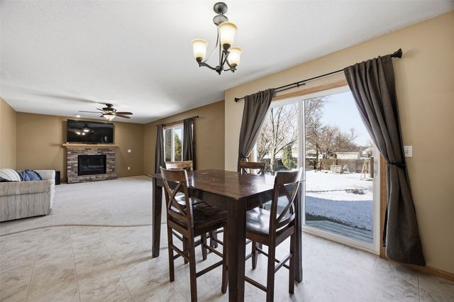 4070 Pinehurst Drive, Marion, IA 52302