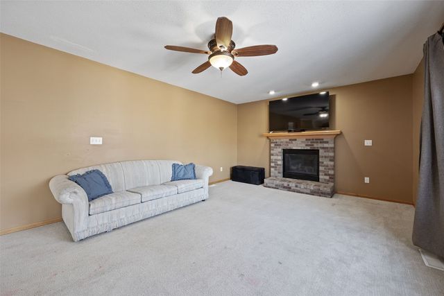 4070 Pinehurst Drive, Marion, IA 52302