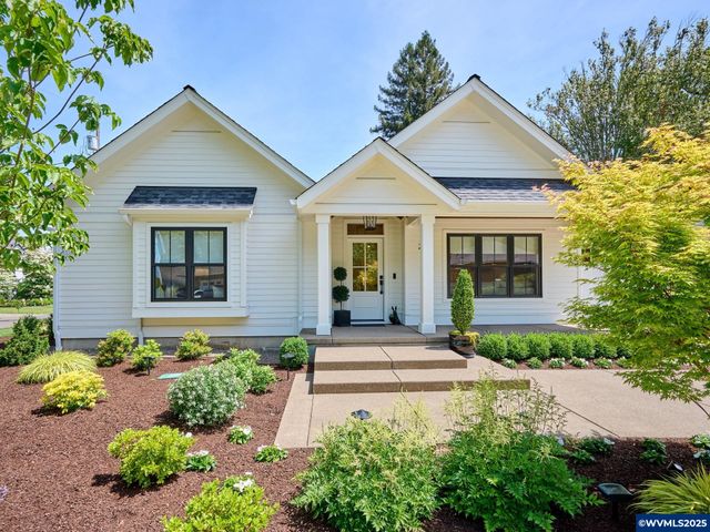 201 Jerome Av, Silverton, OR 97381