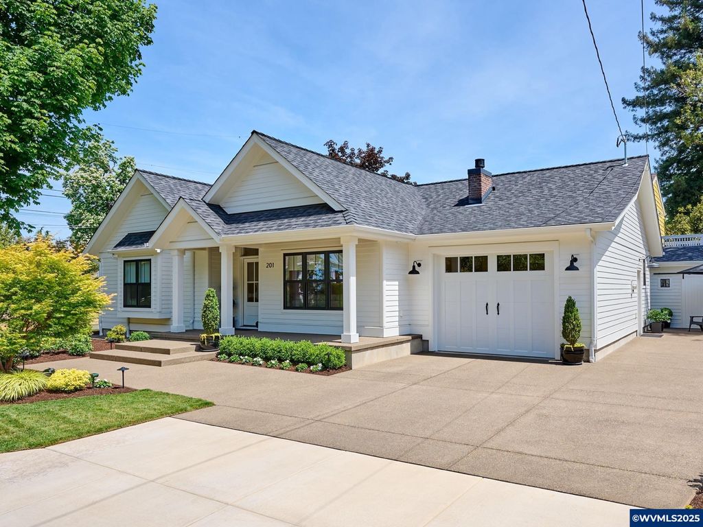 201 Jerome Av, Silverton, OR 97381