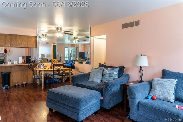 1442 Mariner Drive, Walled Lake, MI 48390