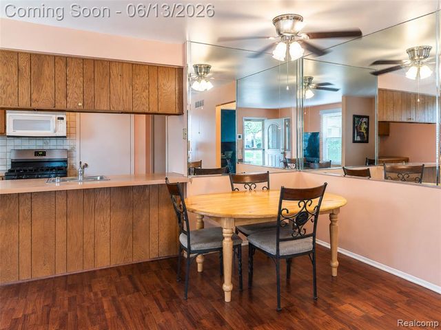 1442 Mariner Drive, Walled Lake, MI 48390