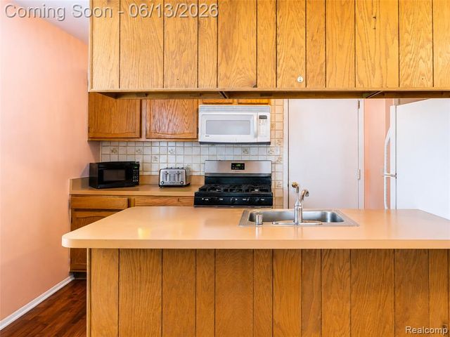 1442 Mariner Drive, Walled Lake, MI 48390