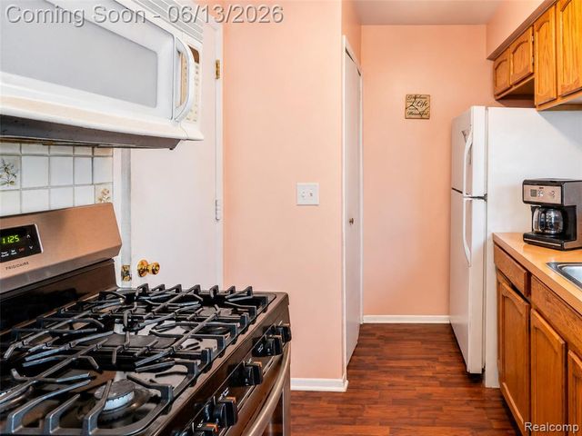 1442 Mariner Drive, Walled Lake, MI 48390